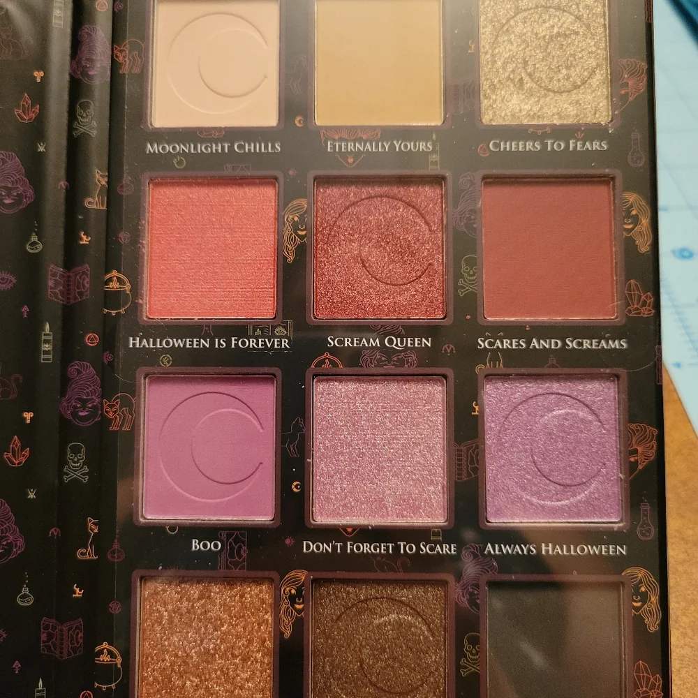 Taste Beauty Hocus Pocus eyeshadow palette